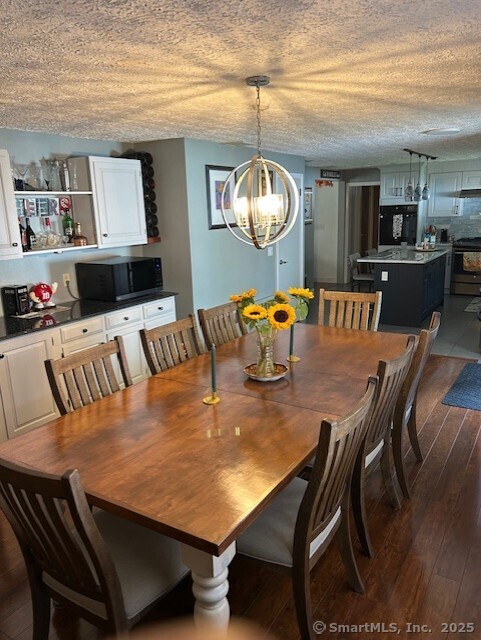 62 Cedarwood Road Berlin, CT 06037 - Photo 9 of 37 a view of a dining room with furniture