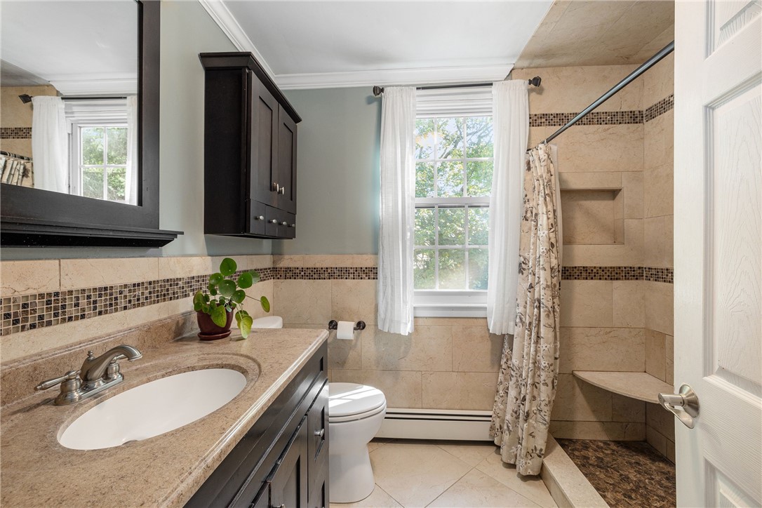 46 Channing Road Narragansett, RI 02882 - Photo 31 of 50 Second floor full bath