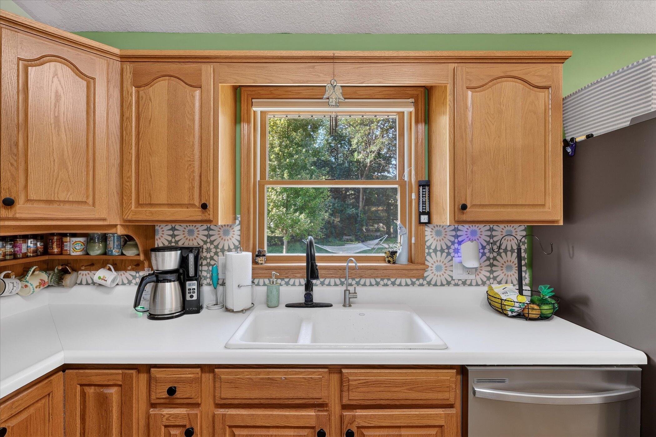 117 Charlotte Street Edmore, MI 48829 - Photo 20 of 44 Kitchen