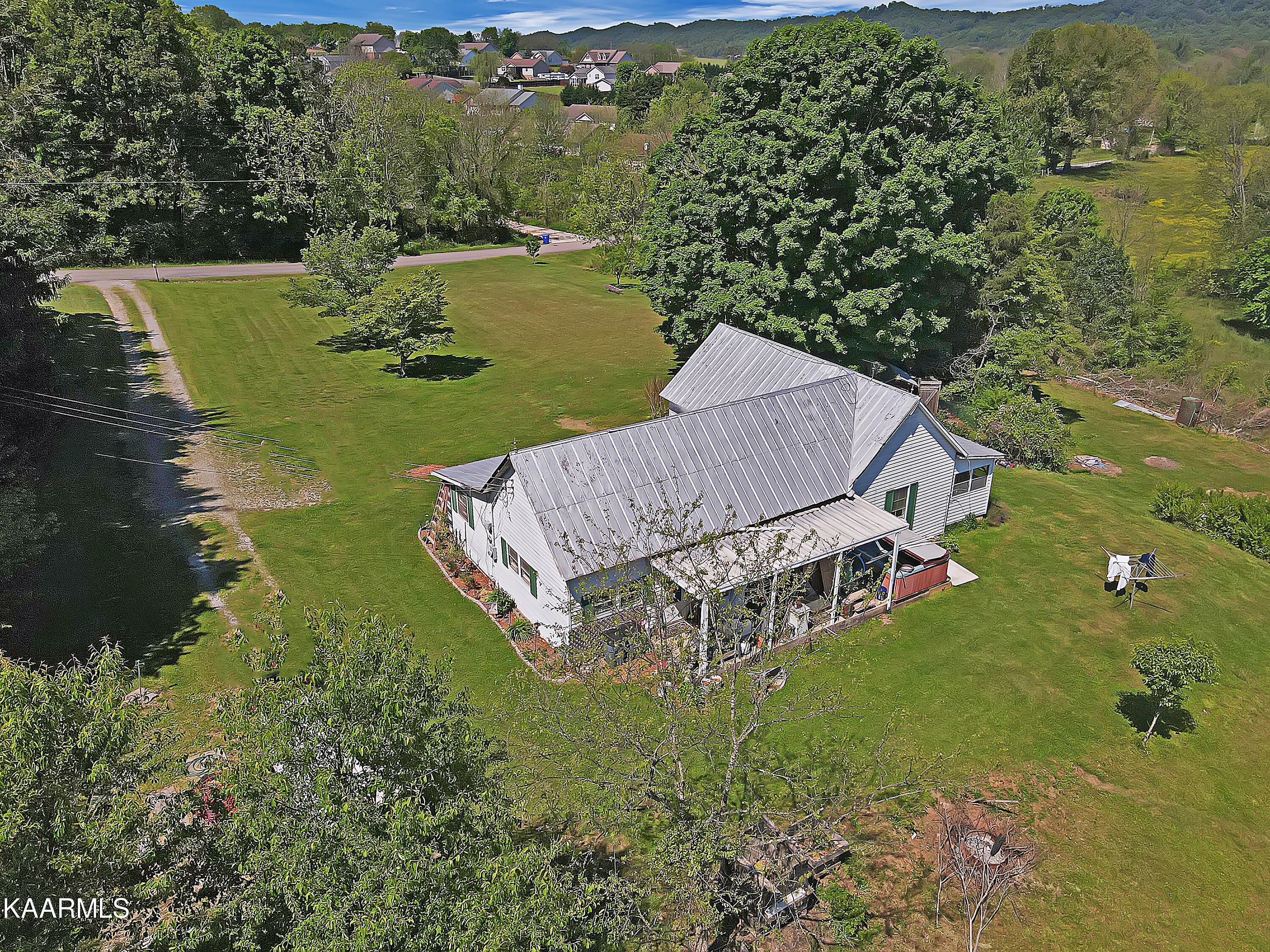 438 Keeble Road Maryville, TN 37804 - Photo 25 of 36 Older Farmhouse