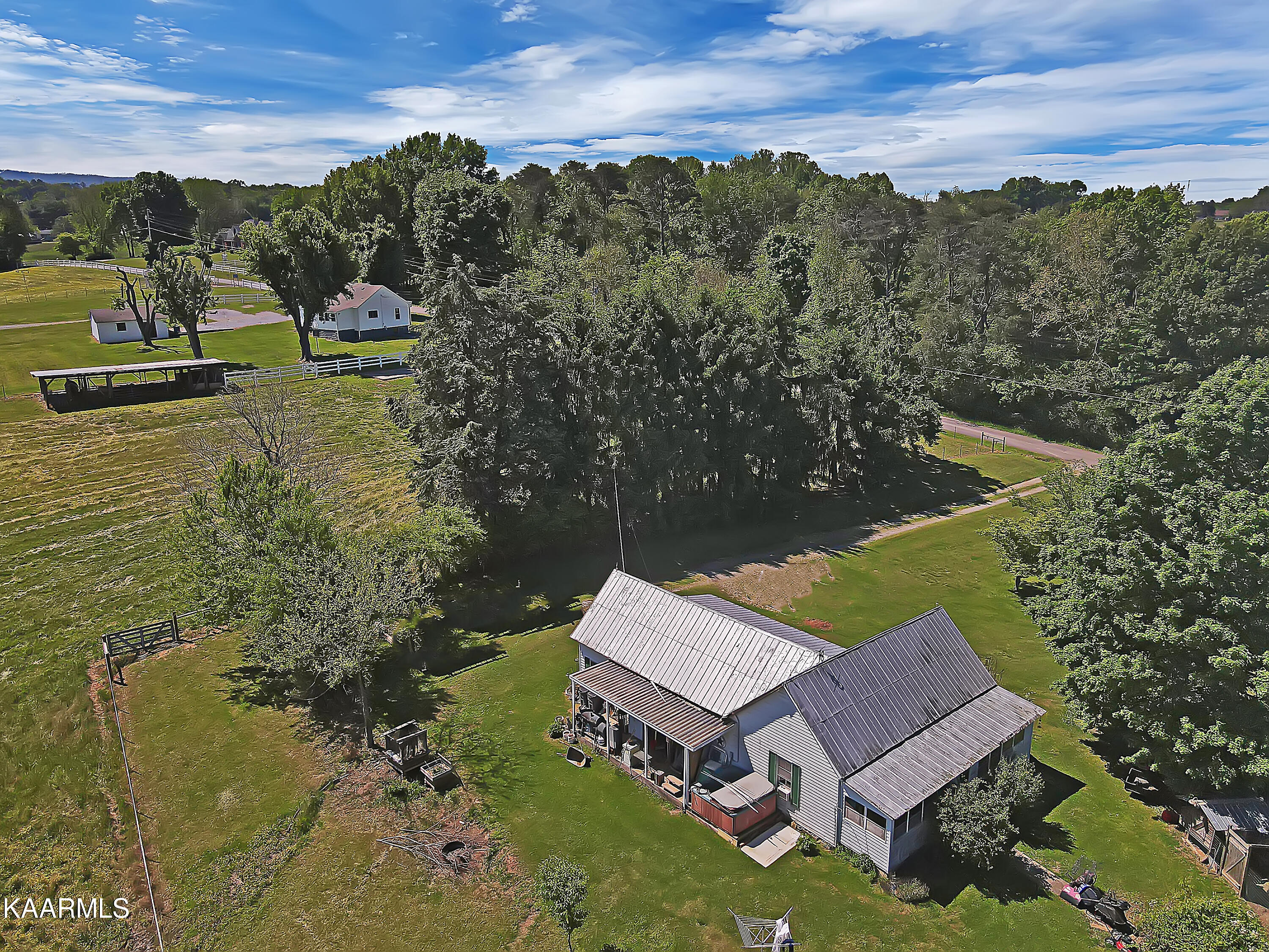438 Keeble Road Maryville, TN 37804 - Photo 26 of 36 Older Farmhouse