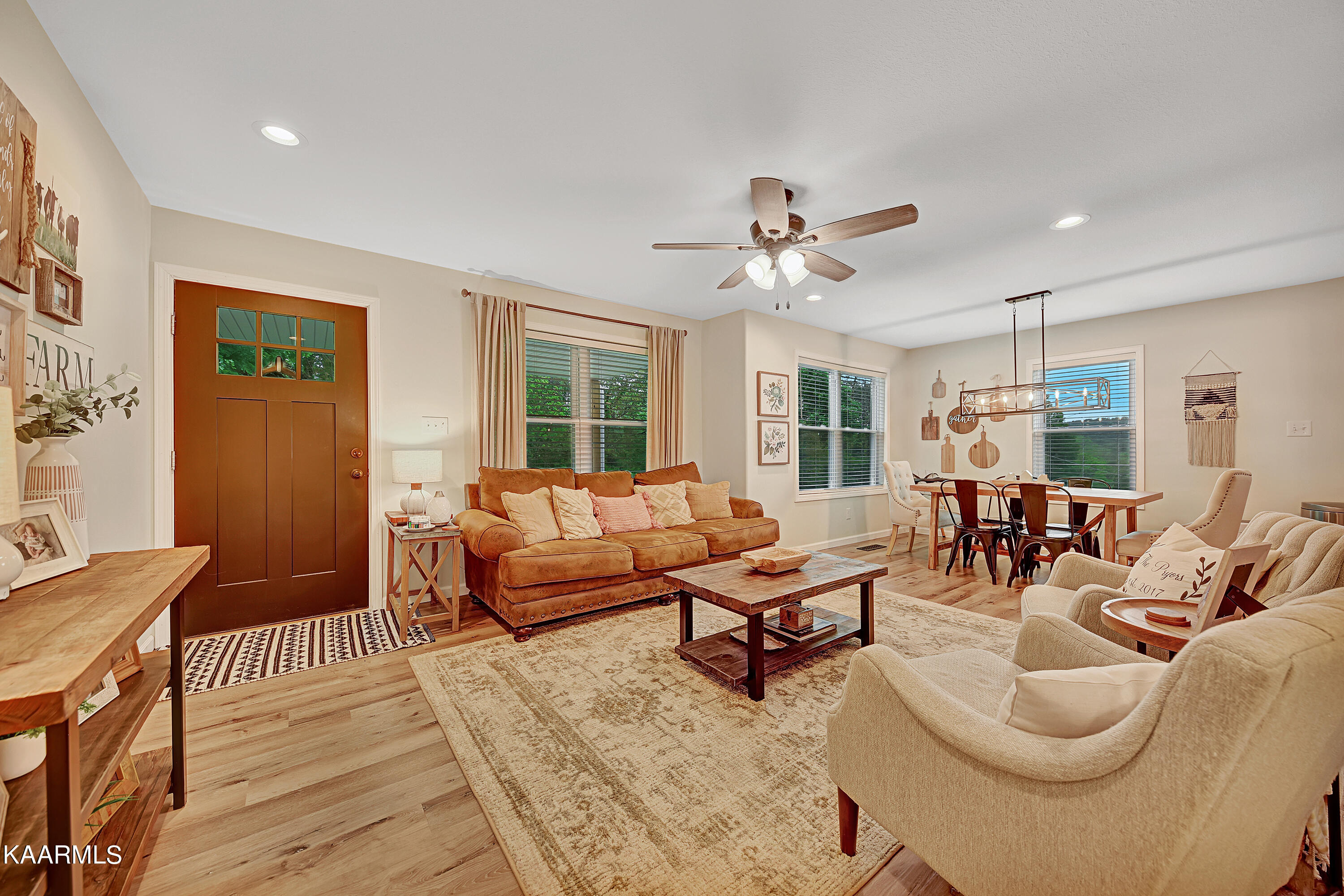 438 Keeble Road Maryville, TN 37804 - Photo 6 of 36 Living Room