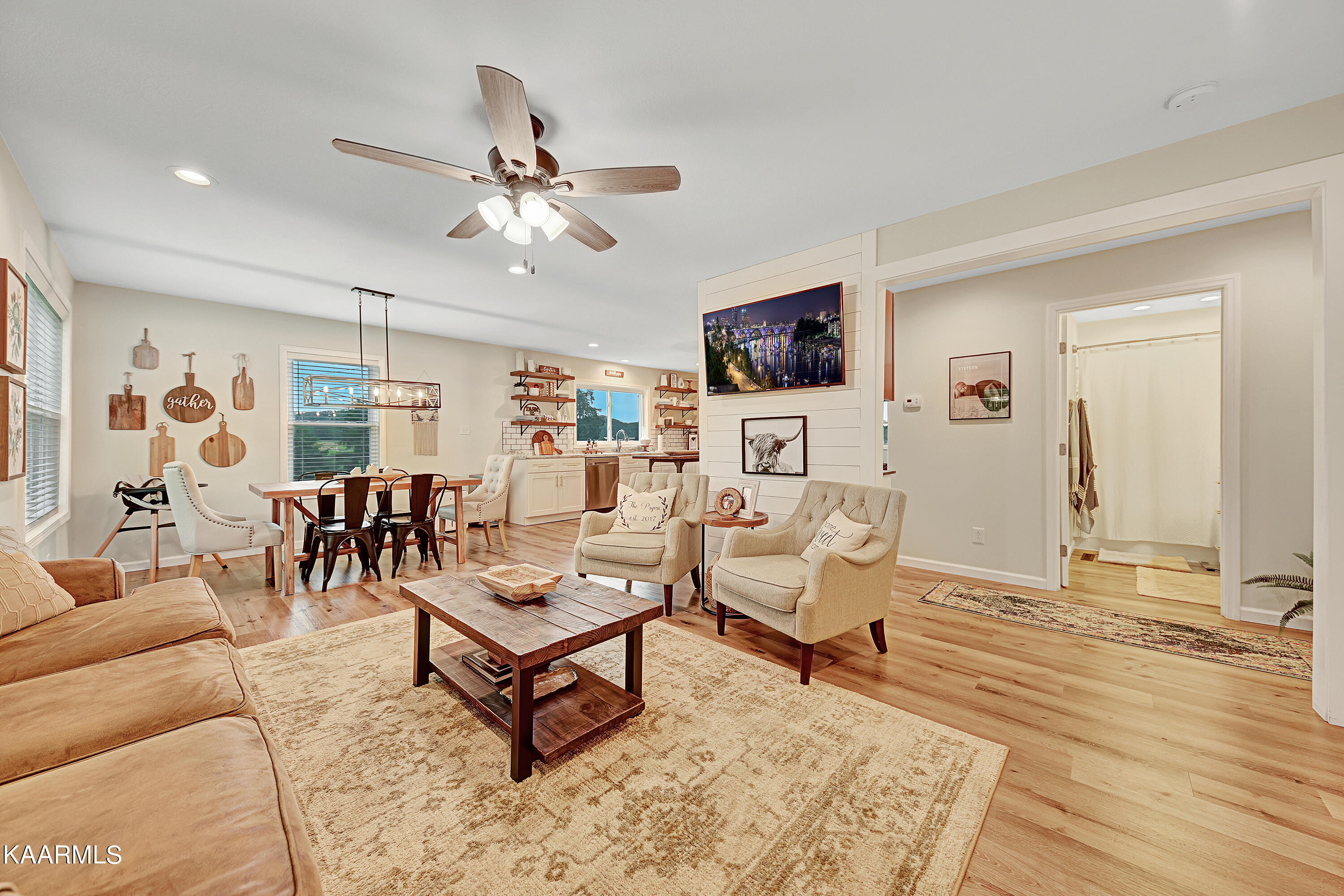 438 Keeble Road Maryville, TN 37804 - Photo 7 of 36 Living Room