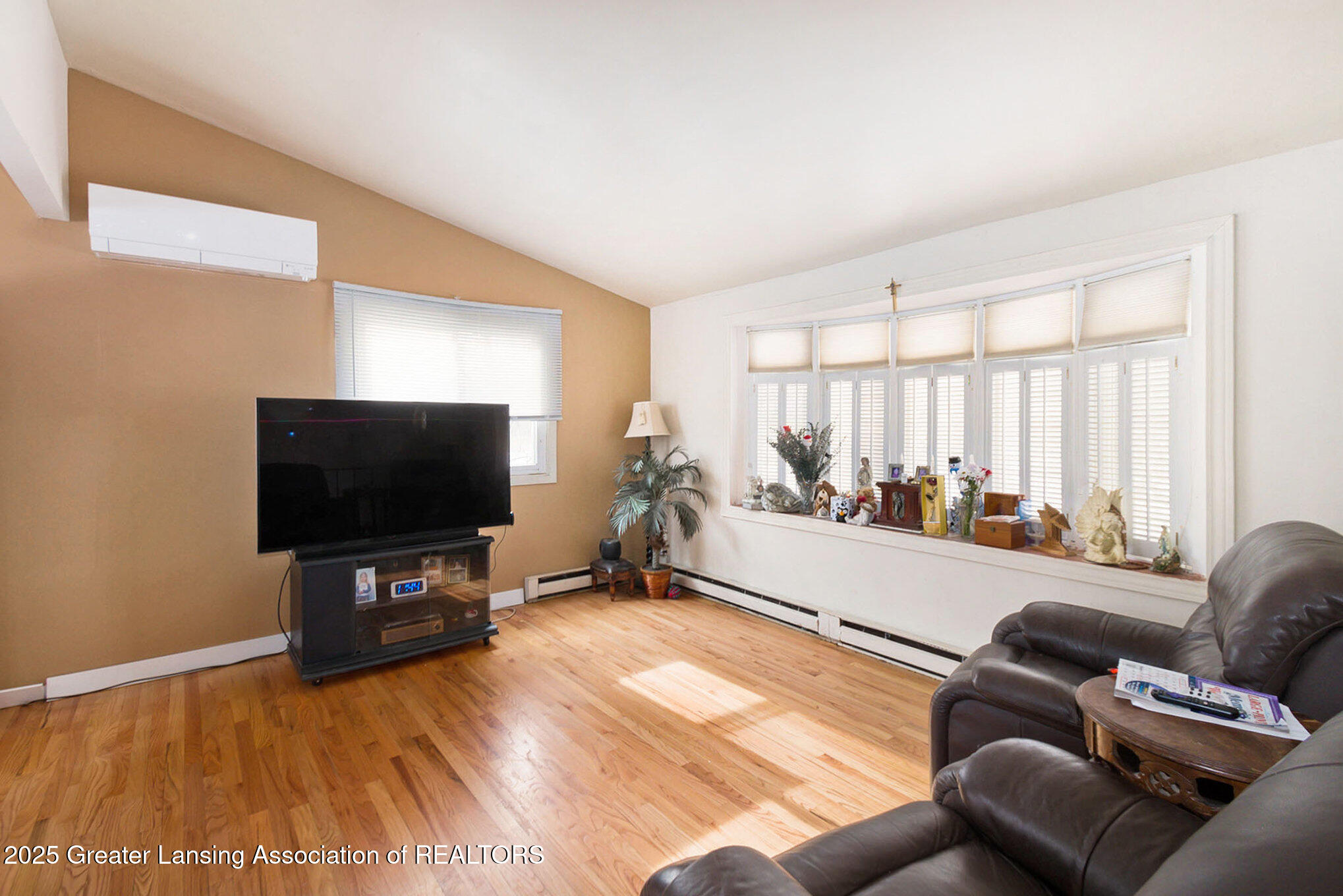 18065 Gregory Road Gregory, MI 48137 - Photo 10 of 35 Living Room