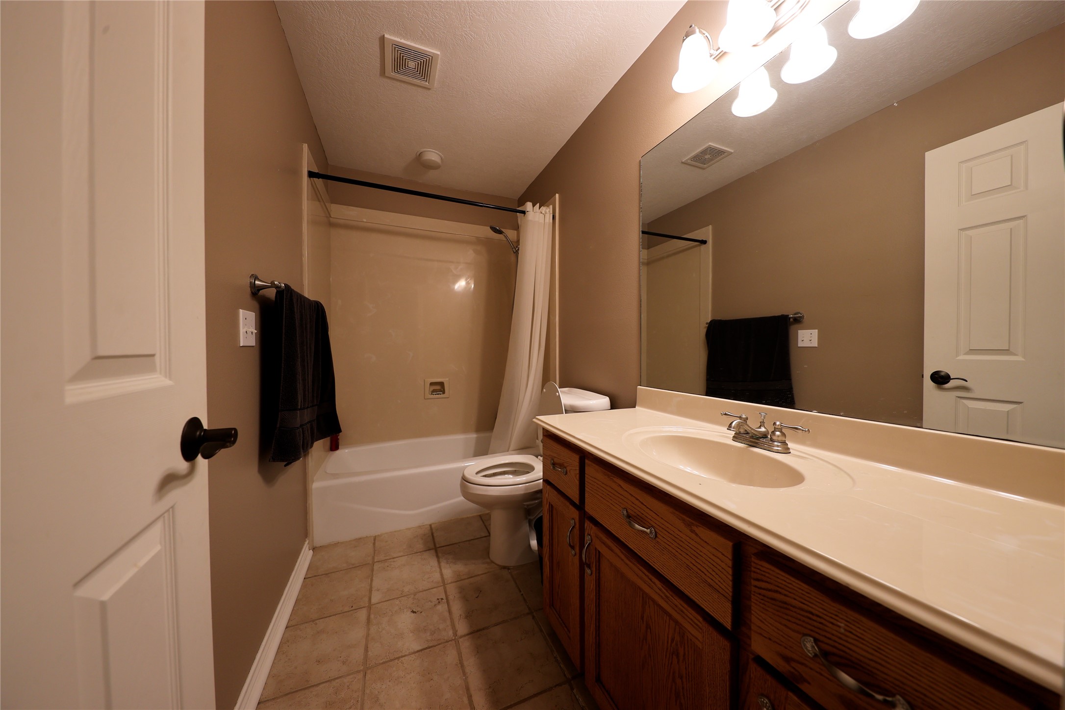 3337 Brunes Mill Road Columbus, TX 78934 - Photo 15 of 48 Full bathroom downstairs