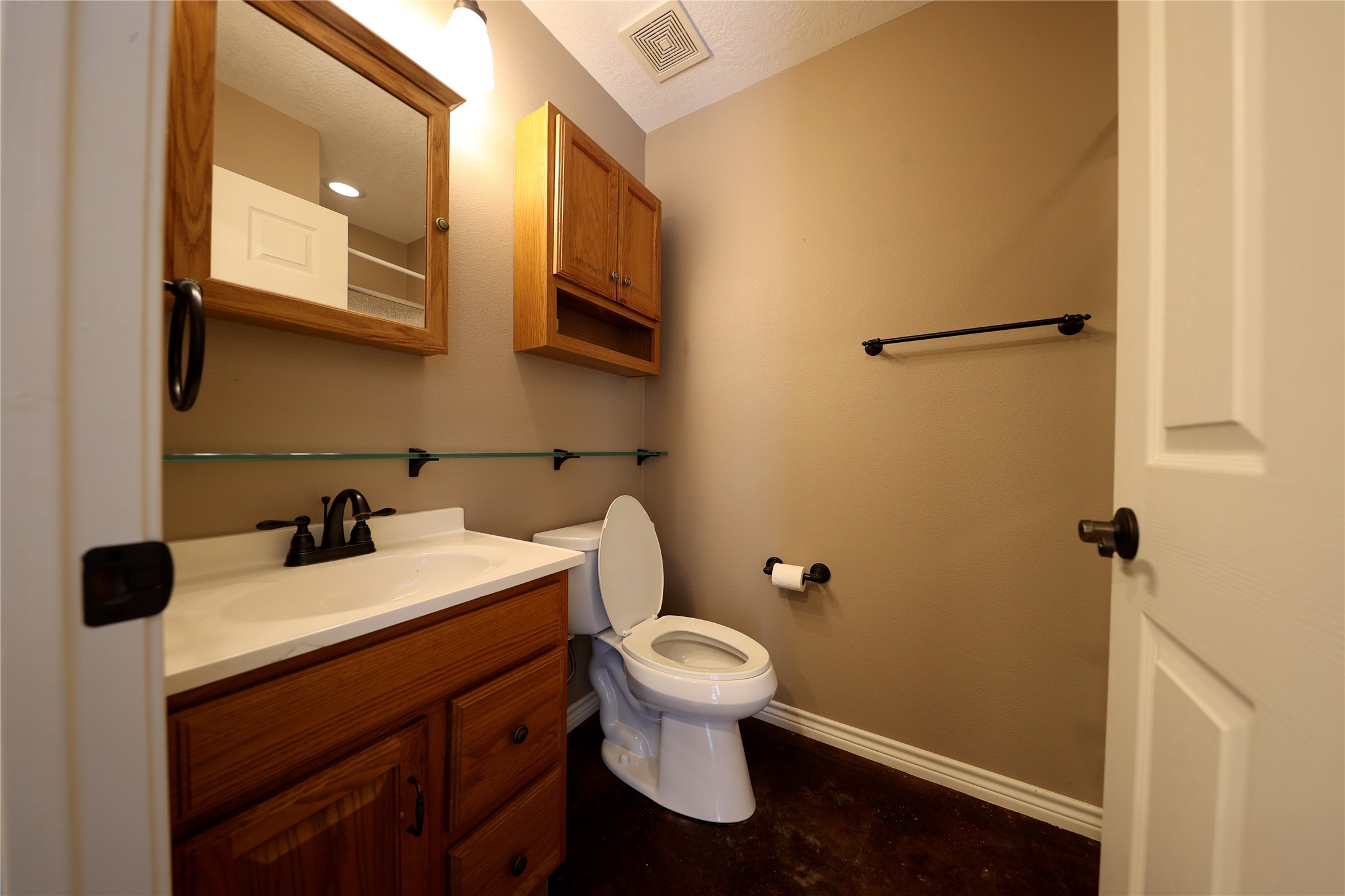 3337 Brunes Mill Road Columbus, TX 78934 - Photo 28 of 48 Guest Suite bathroom