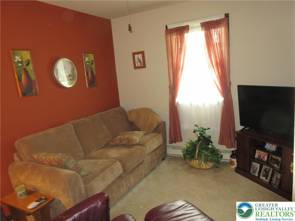4596 Steuben Road Bethlehem, PA 18020 - Photo 21 of 52 3rd BR, or office or sitting rm