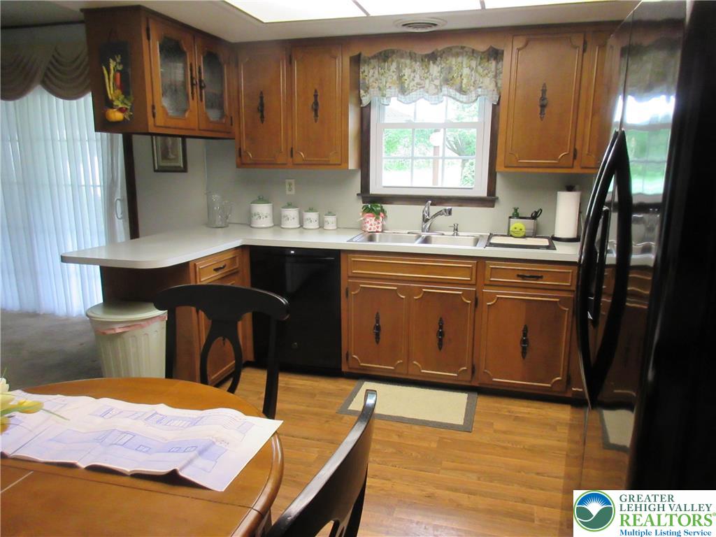 4596 Steuben Road Bethlehem, PA 18020 - Photo 4 of 52 Eat in kitchen