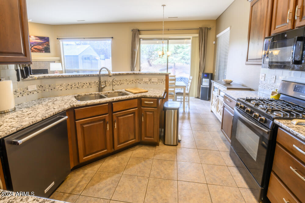 6635 Margam Road Prescott Valley, AZ 86314 - Photo 4 of 16 Gourmet Kitchen