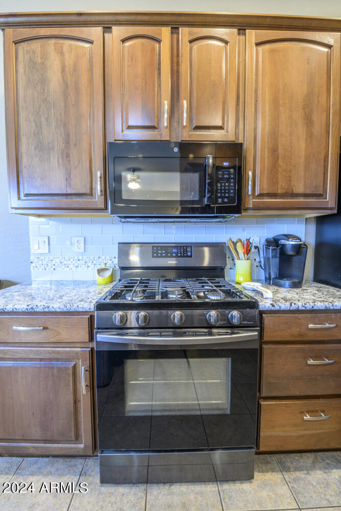 6635 Margam Road Prescott Valley, AZ 86314 - Photo 6 of 16 Gas Range