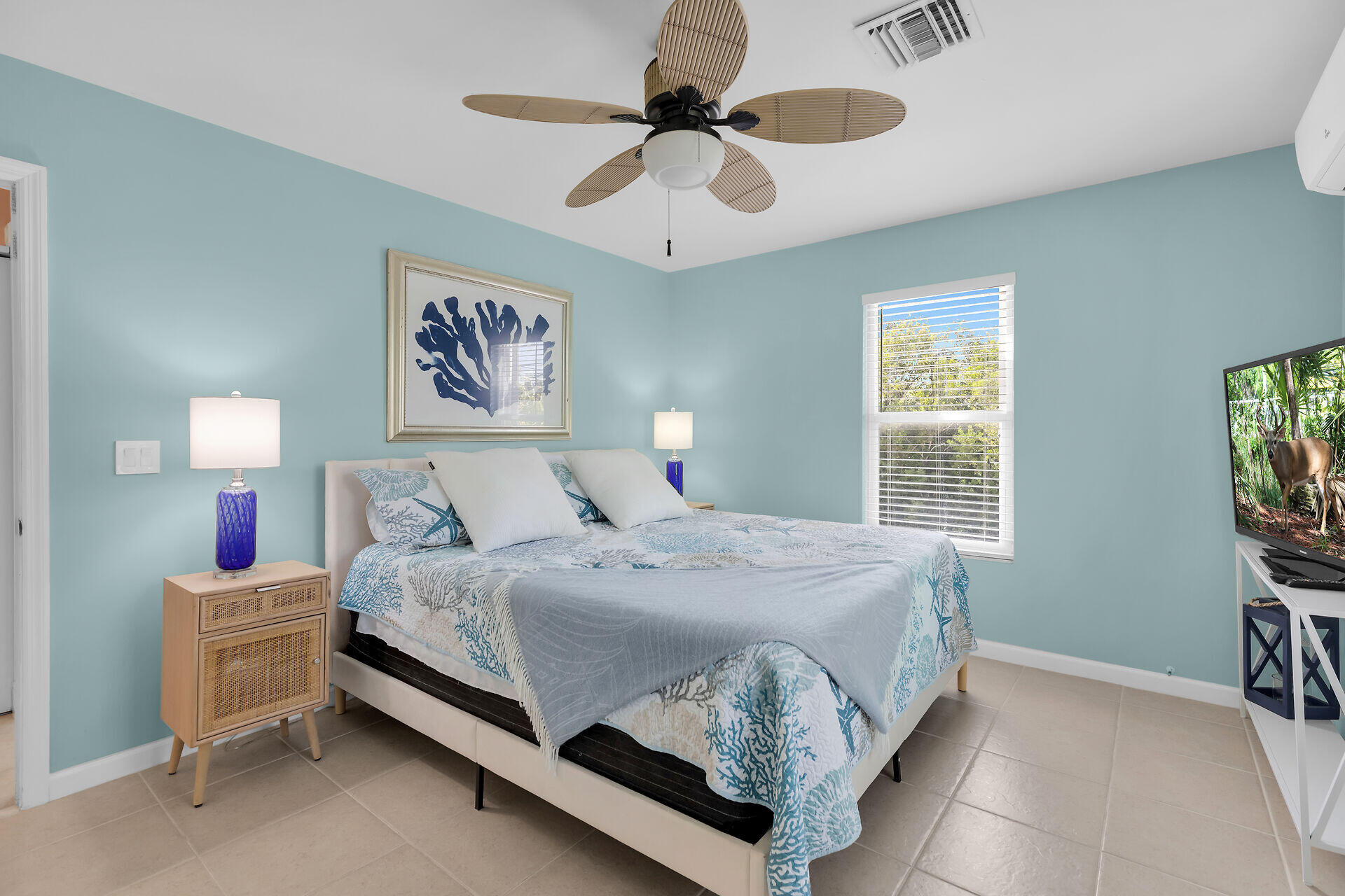 845 Pirates Road Summerland Key, FL 33042 - Photo 13 of 52 845 Pirates Road - guest suite