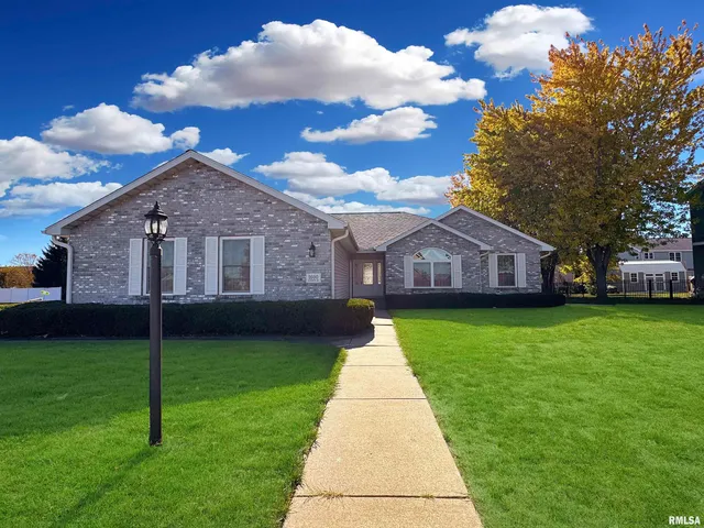 $360,000 | 1600 Kingsbury Road, Washington, IL 61571