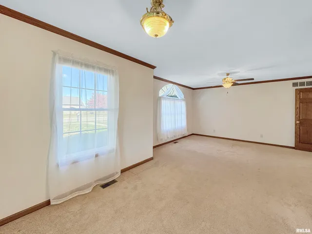 $360,000 | 1600 Kingsbury Road, Washington, IL 61571