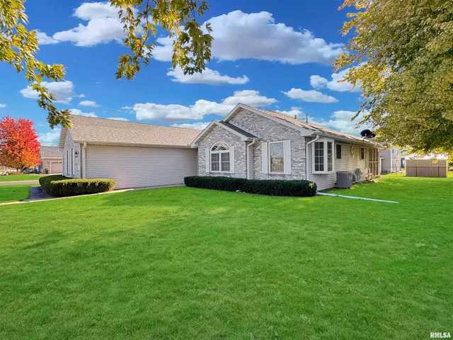 $360,000 | 1600 Kingsbury Road, Washington, IL 61571