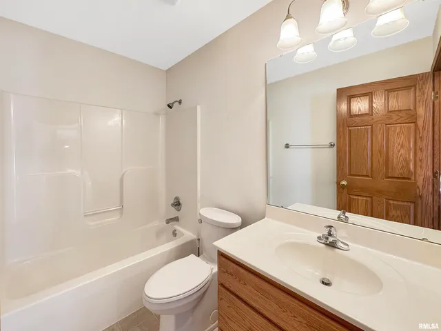 $360,000 | 1600 Kingsbury Road, Washington, IL 61571