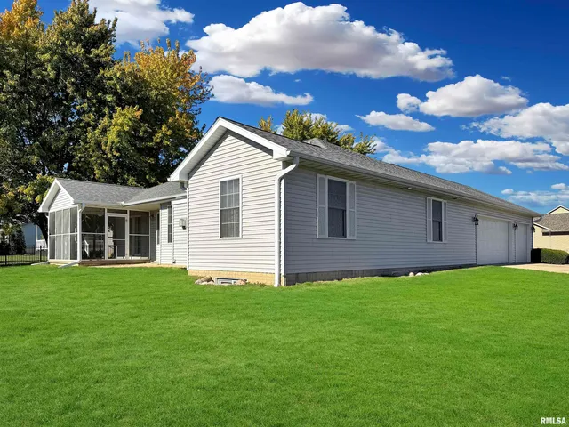 $360,000 | 1600 Kingsbury Road, Washington, IL 61571