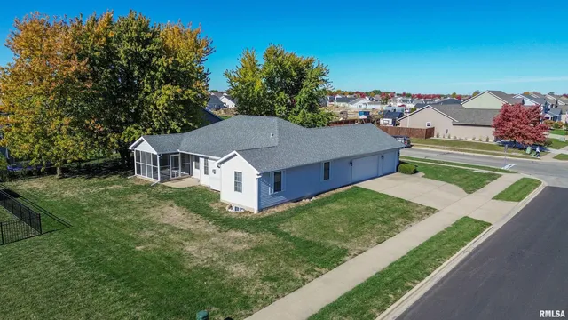 $360,000 | 1600 Kingsbury Road, Washington, IL 61571