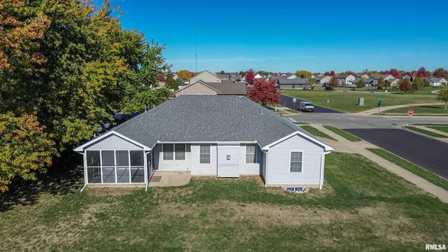 $360,000 | 1600 Kingsbury Road, Washington, IL 61571