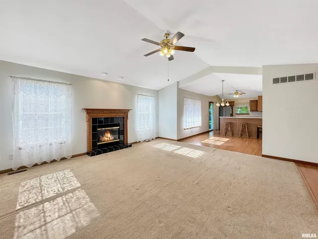 $360,000 | 1600 Kingsbury Road, Washington, IL 61571