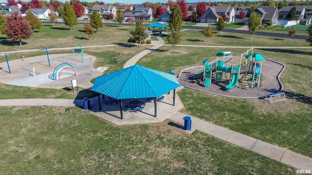 $360,000 | 1600 Kingsbury Road, Washington, IL 61571