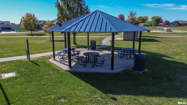 $360,000 | 1600 Kingsbury Road, Washington, IL 61571