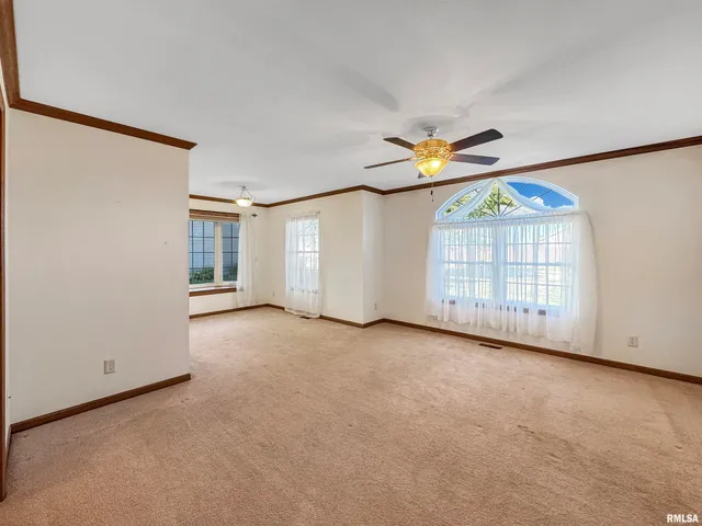 $360,000 | 1600 Kingsbury Road, Washington, IL 61571