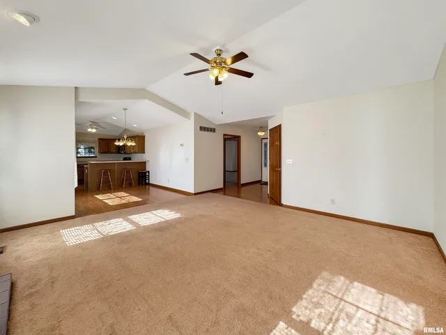 $360,000 | 1600 Kingsbury Road, Washington, IL 61571