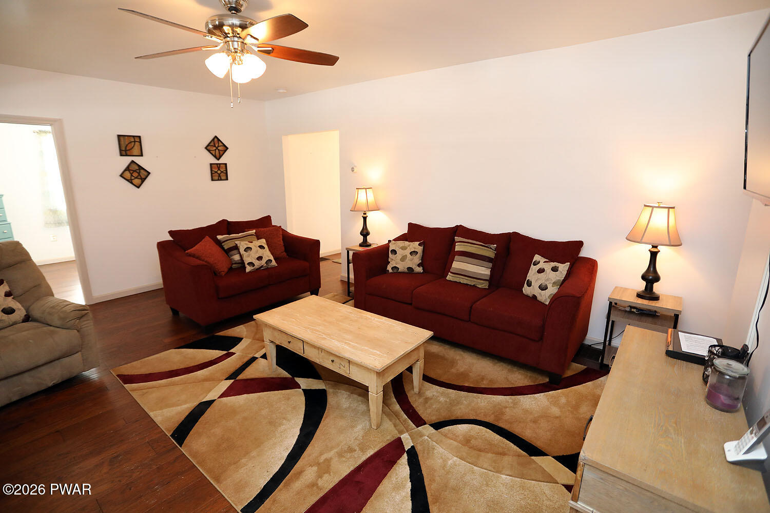 673 Galilee Road Damascus, PA 18415 - Photo 5 of 41 Living Room