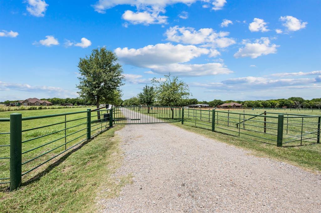 1216 W Road Waxahachie, TX 75165 - Photo 35 of 40 a view of a yard with wooden fence