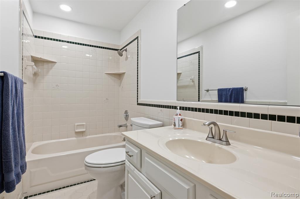 1700 Washington Road Rochester, MI 48306 - Photo 30 of 44