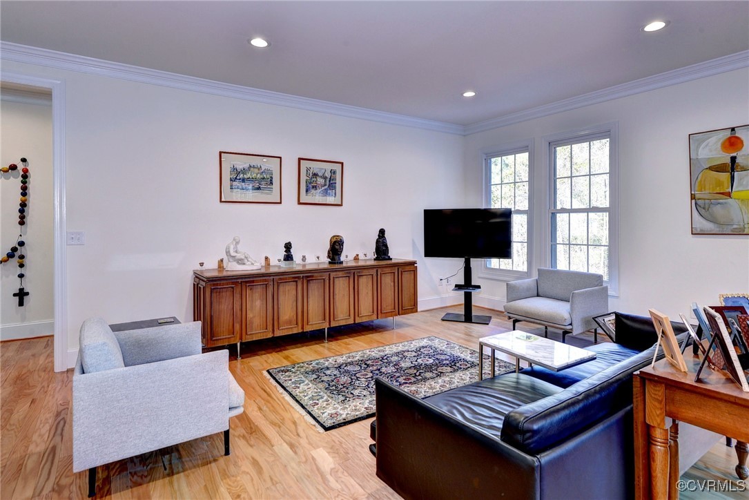 112 Nottinghamshire Williamsburg, VA 23188 - Photo 17 of 50 a living room with furniture and a flat screen tv