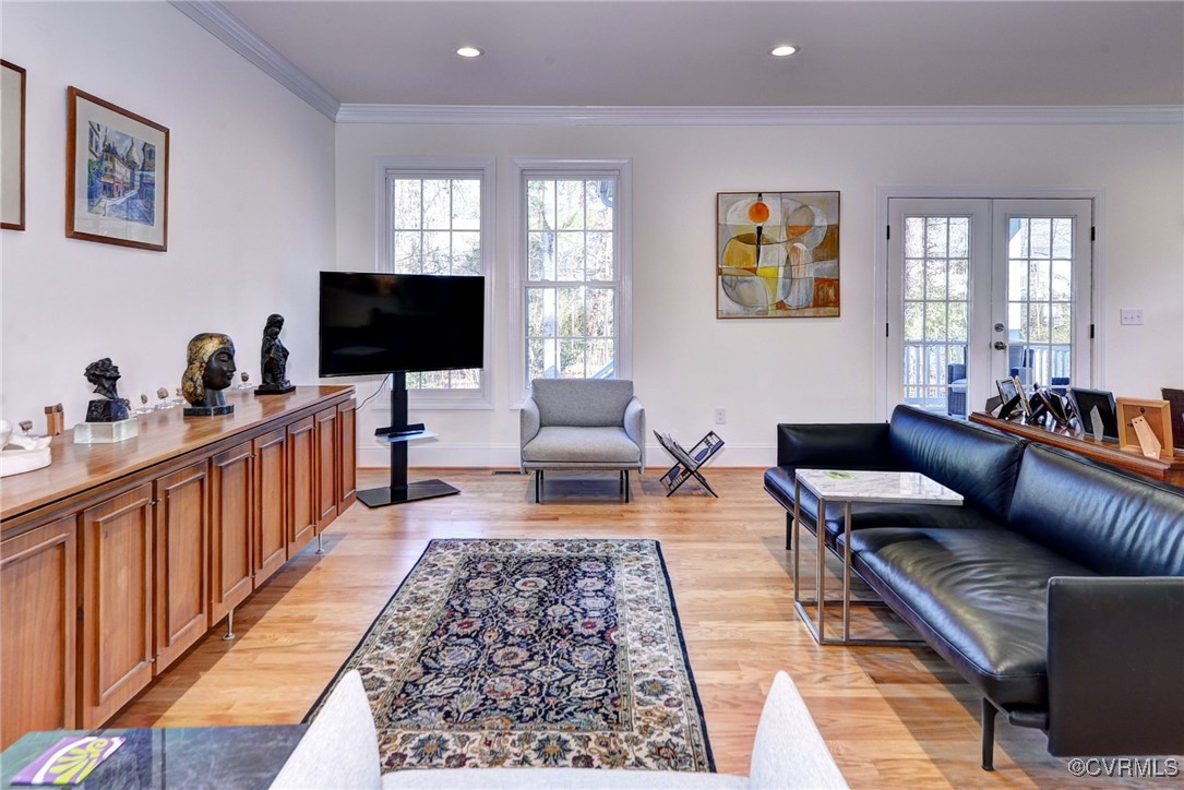 112 Nottinghamshire Williamsburg, VA 23188 - Photo 19 of 50 a living room with furniture a rug and a flat screen tv