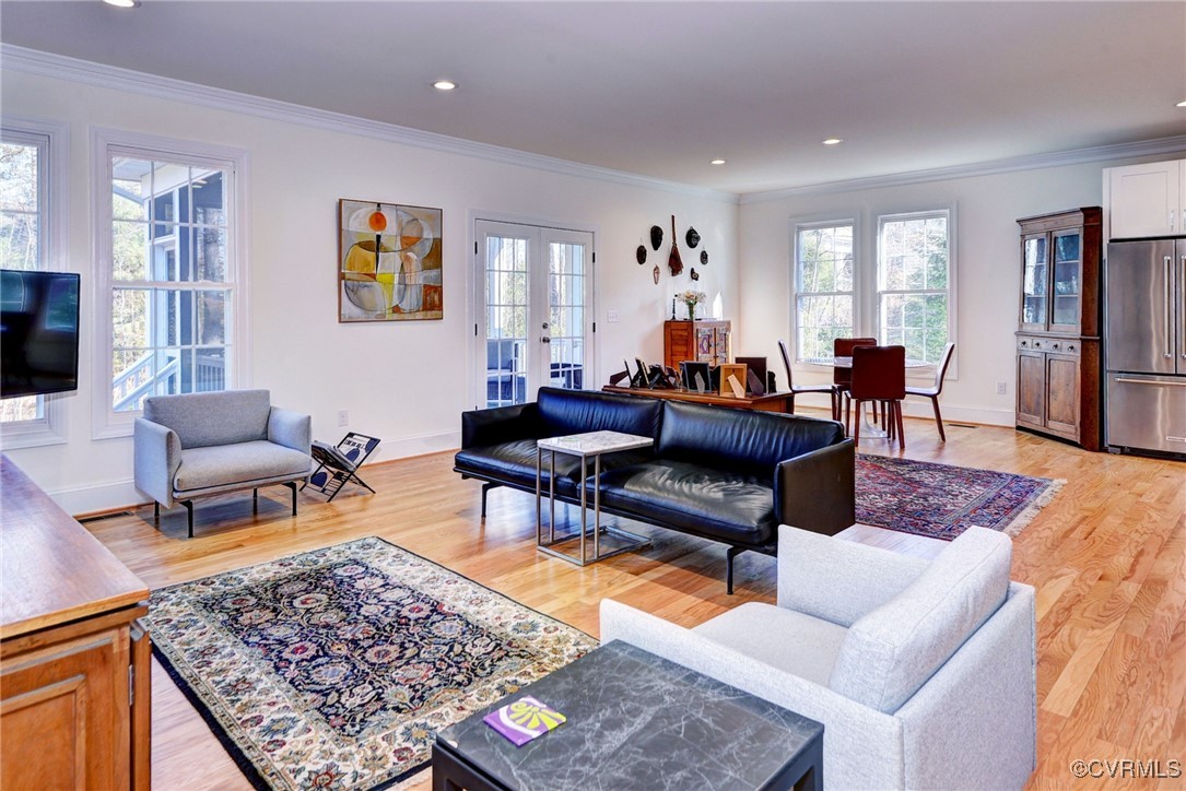 112 Nottinghamshire Williamsburg, VA 23188 - Photo 20 of 50 a living room with furniture a rug and a window