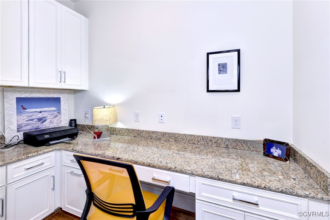 112 Nottinghamshire Williamsburg, VA 23188 - Photo 22 of 50 a kitchen with granite countertop white cabinets and white appliances
