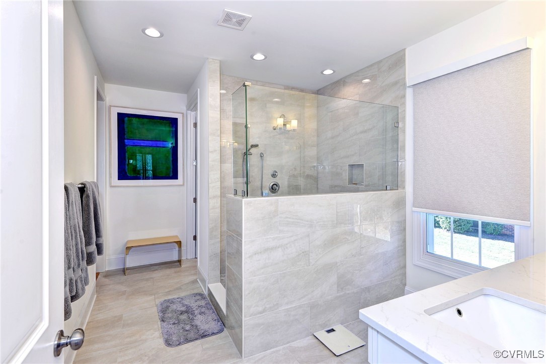 112 Nottinghamshire Williamsburg, VA 23188 - Photo 25 of 50 a bathroom with a sink a toilet and shower