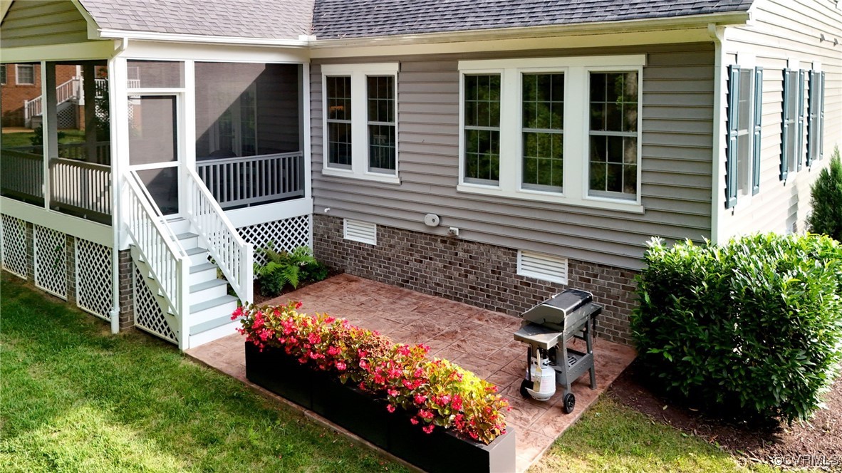 112 Nottinghamshire Williamsburg, VA 23188 - Photo 31 of 50 a front view of a house with a yard