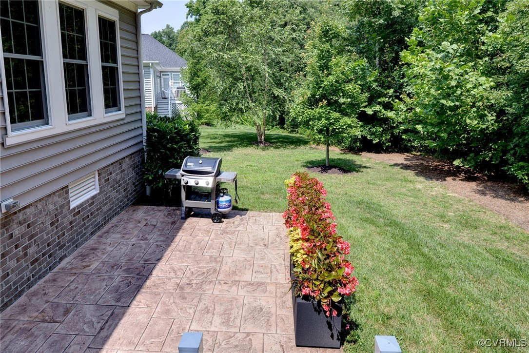 112 Nottinghamshire Williamsburg, VA 23188 - Photo 33 of 50 a view of a house with backyard and a garden