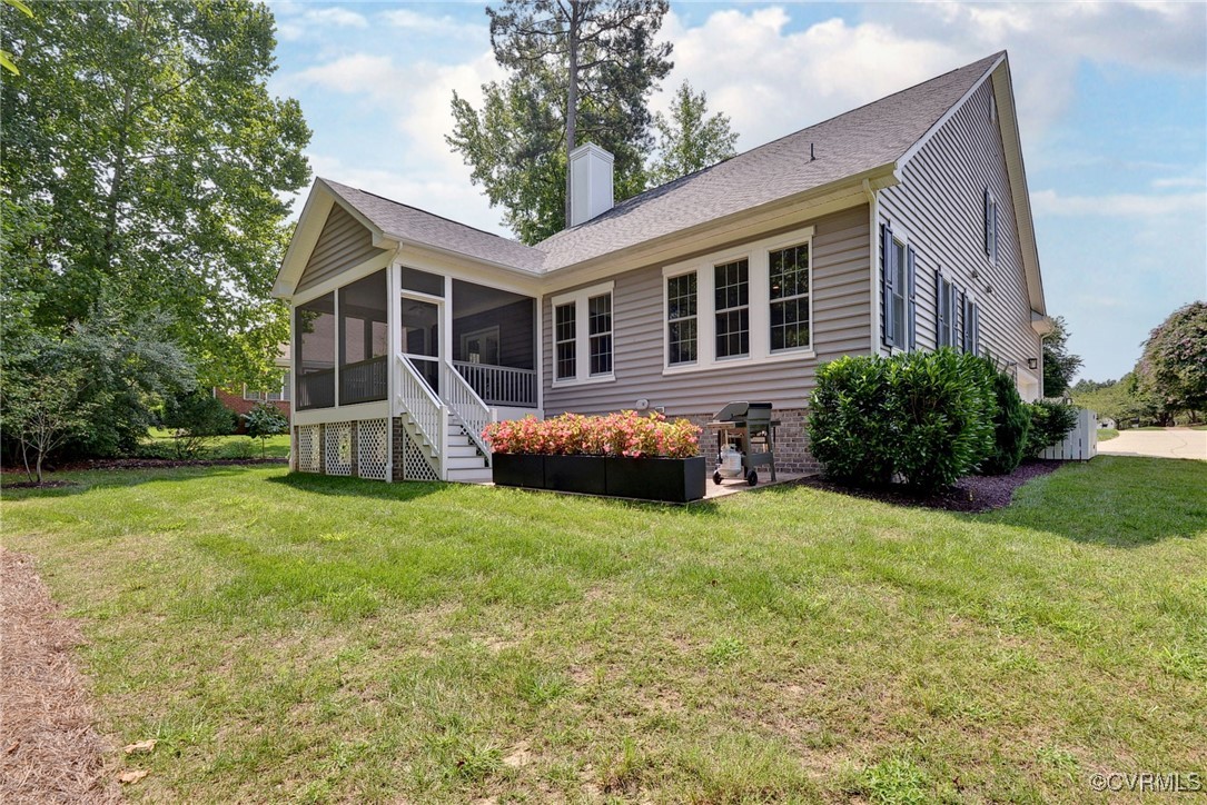112 Nottinghamshire Williamsburg, VA 23188 - Photo 35 of 50 a view of a house with backyard and porch