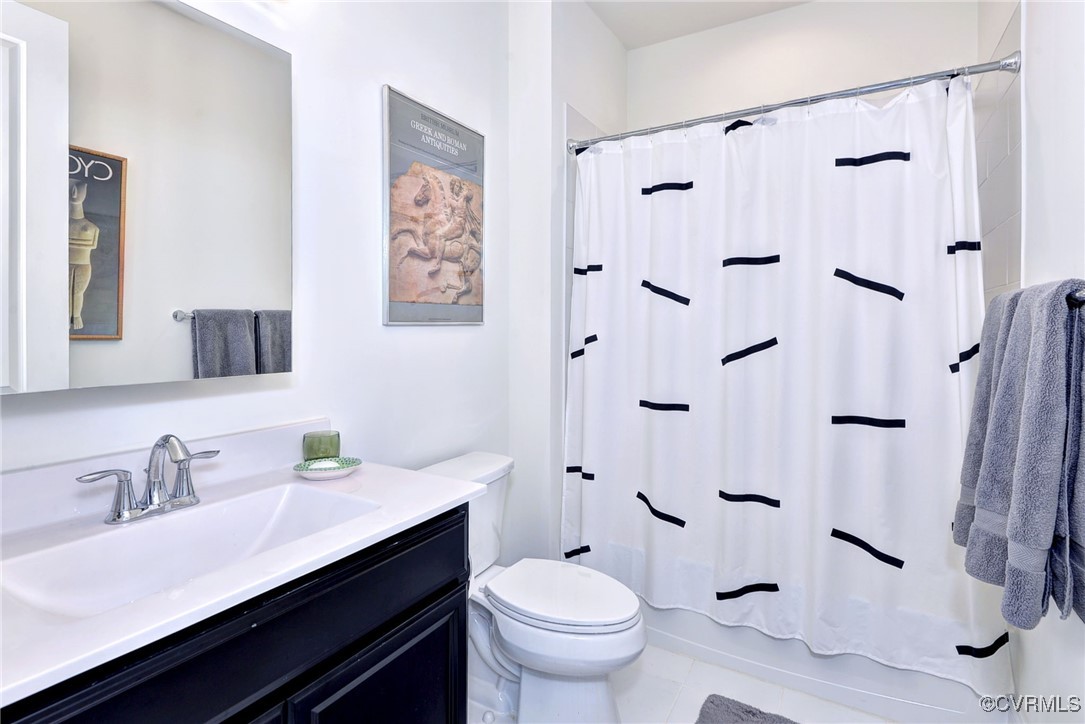 112 Nottinghamshire Williamsburg, VA 23188 - Photo 9 of 50 a bathroom with a granite countertop sink toilet and shower