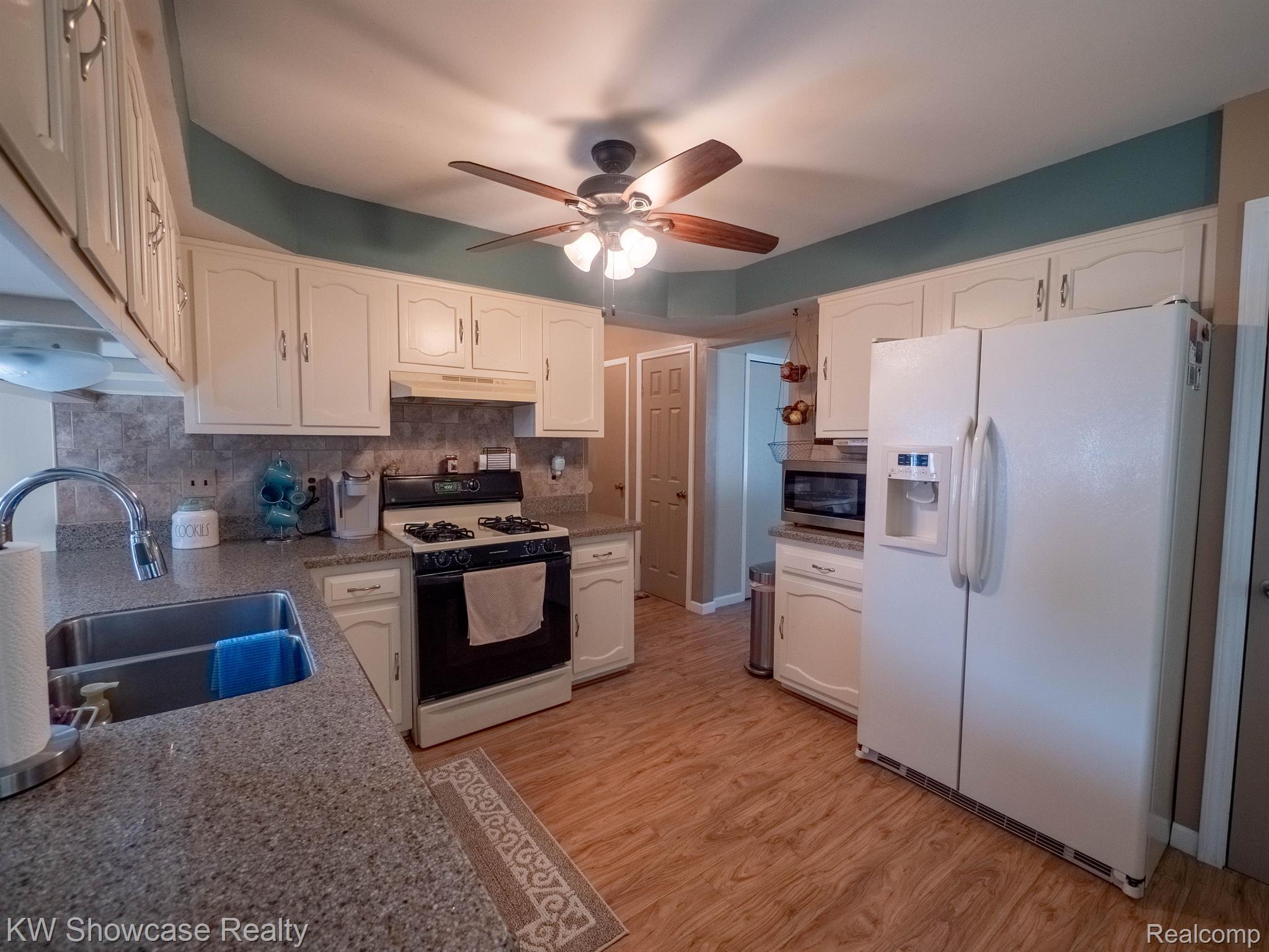 45646 Spagnuolo Road Macomb, MI 48044 - Photo 18 of 42 Gallery Image 18