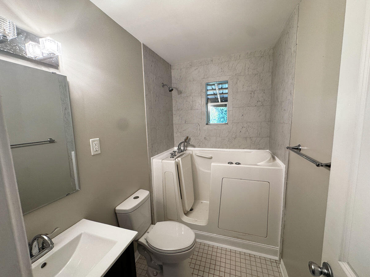 875 Vineyard Road Nicholasville, KY 40356 - Photo 24 of 30 Hall-Bathroom