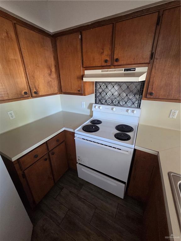 1810 Jason Avenue Edinburg, TX 78539 - Photo 9 of 27 a kitchen with a stove and a microwave