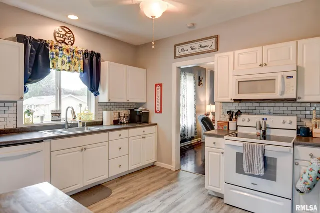 $121,000 | 201 Miss Debra Avenue, Kincaid, IL 62540