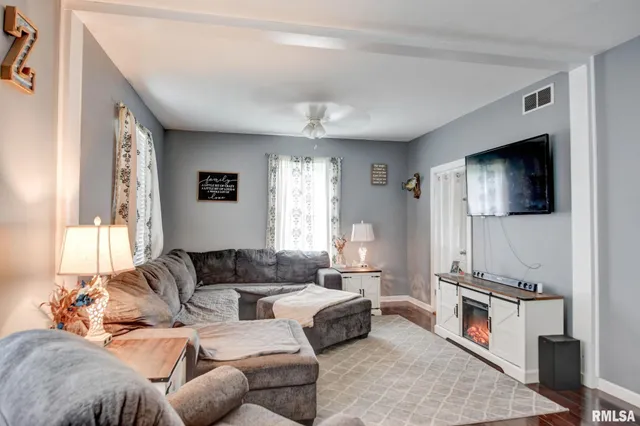 $121,000 | 201 Miss Debra Avenue, Kincaid, IL 62540