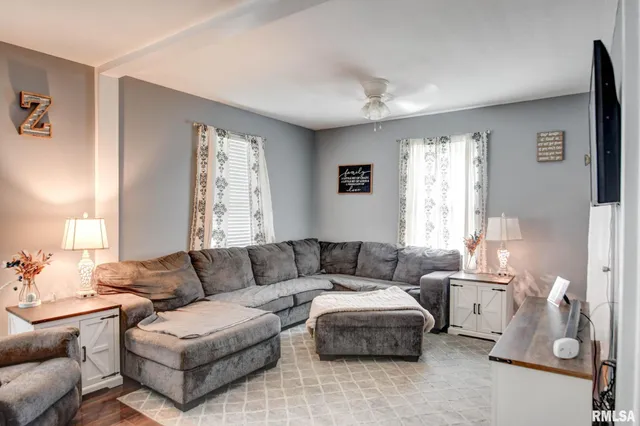 $121,000 | 201 Miss Debra Avenue, Kincaid, IL 62540