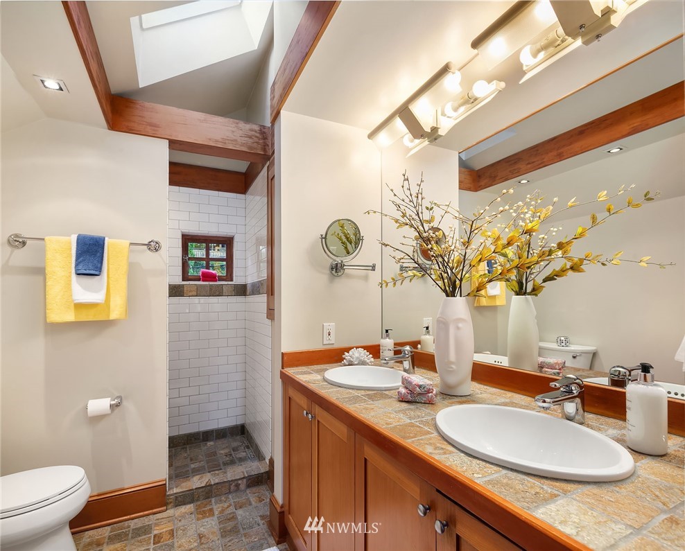 10700 Riviera Place Northeast Seattle, WA 98125 - Photo 11 of 22 Gallery Image 11