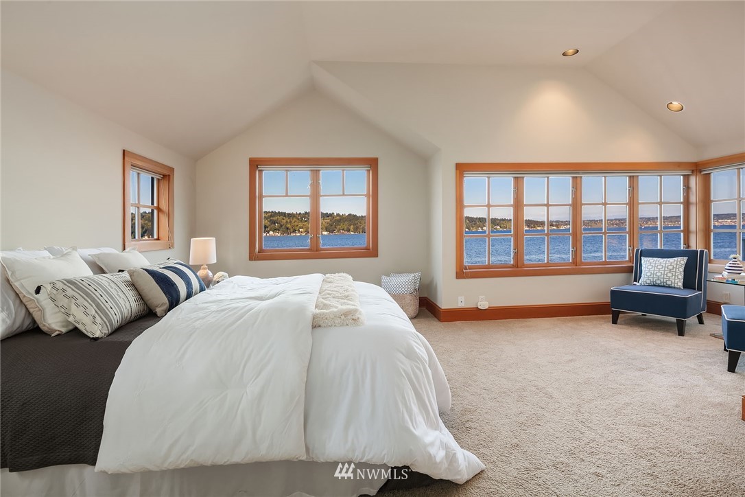 10700 Riviera Place Northeast Seattle, WA 98125 - Photo 12 of 22 Gallery Image 12