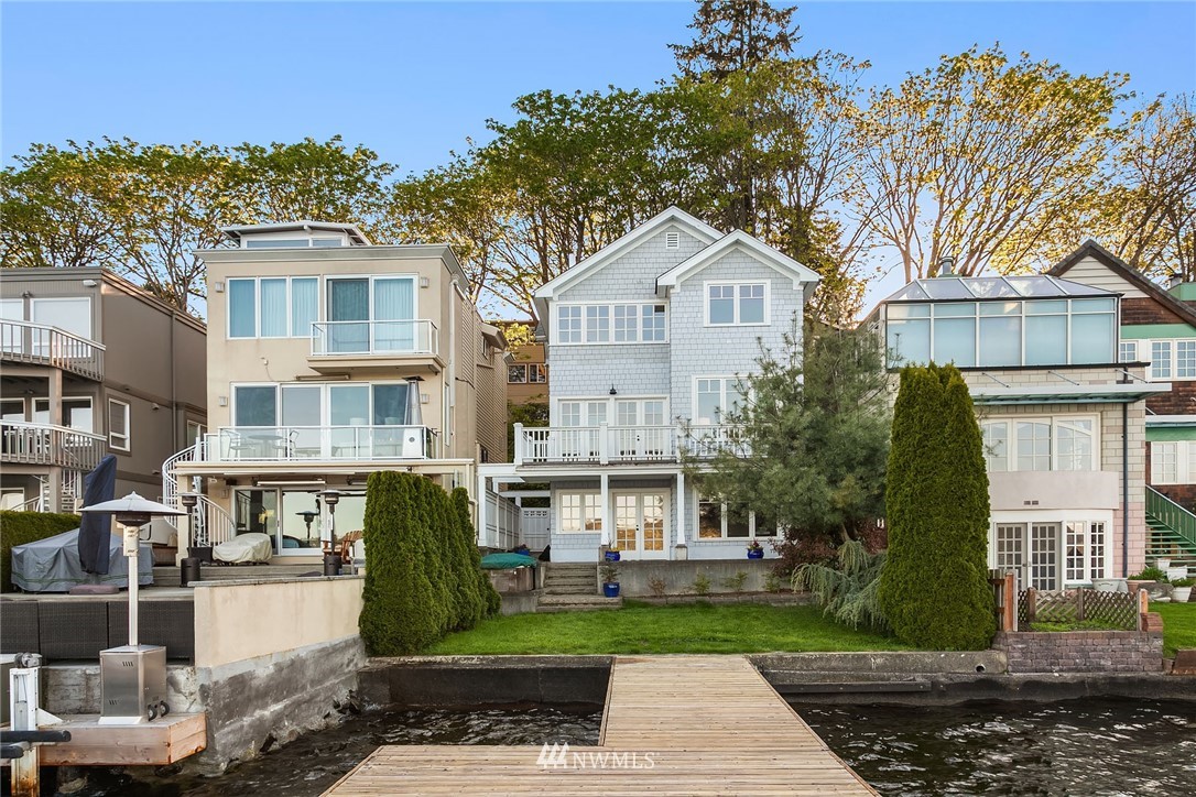 10700 Riviera Place Northeast Seattle, WA 98125 - Photo 16 of 22 Gallery Image 16