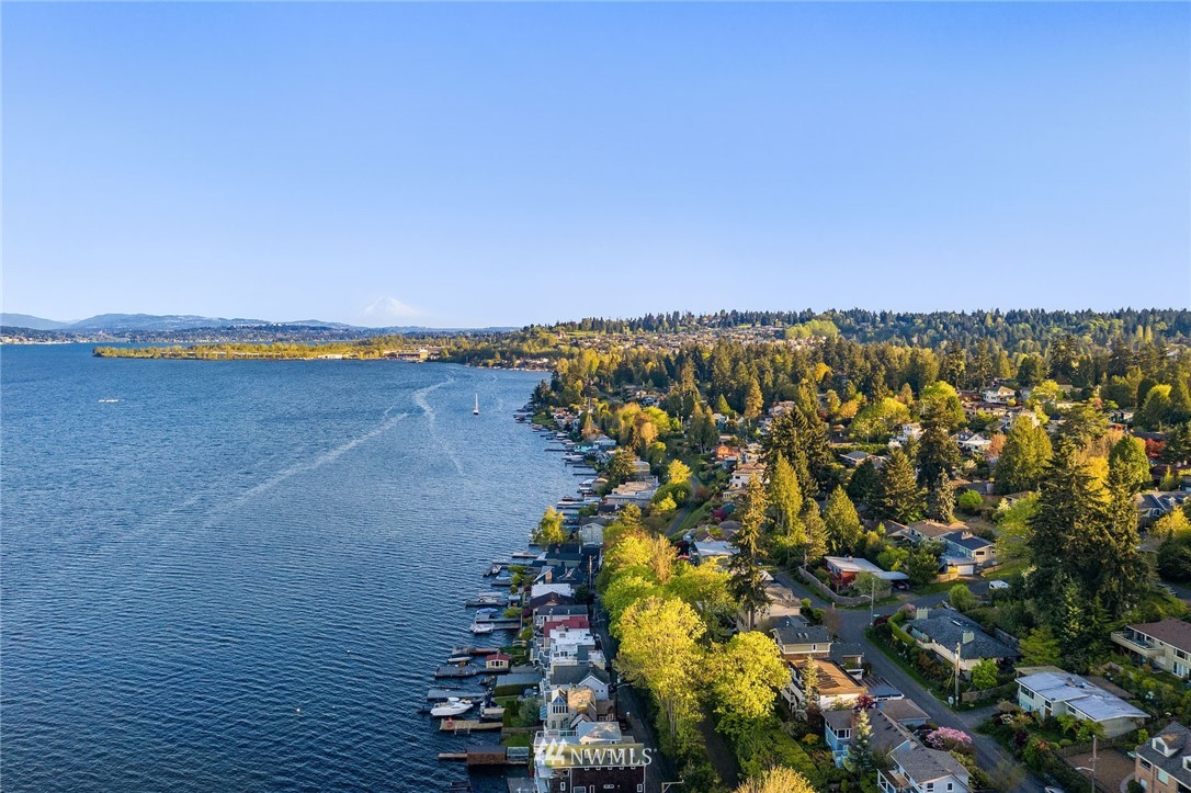 10700 Riviera Place Northeast Seattle, WA 98125 - Photo 20 of 22 Gallery Image 20