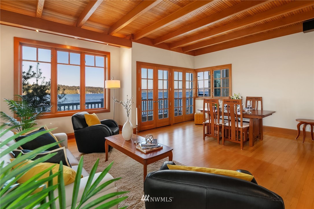 10700 Riviera Place Northeast Seattle, WA 98125 - Photo 3 of 22 Gallery Image 3